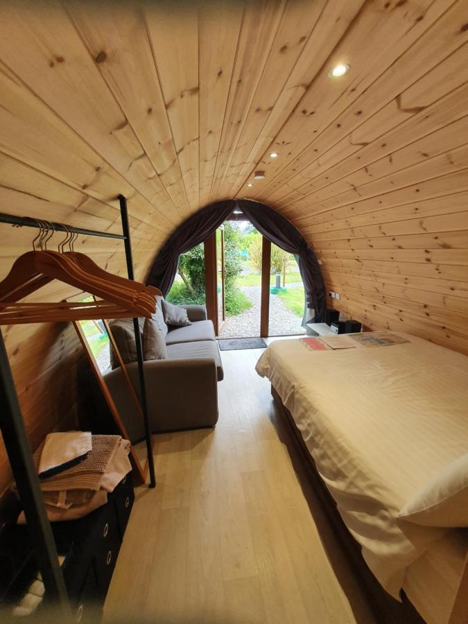 Priory Glamping Pods And Guest Accommodation Кілларні Екстер'єр фото