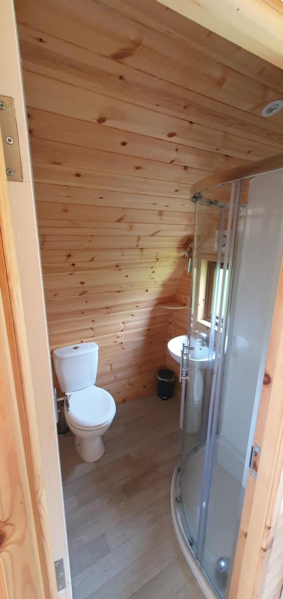 Priory Glamping Pods And Guest Accommodation Кілларні Екстер'єр фото